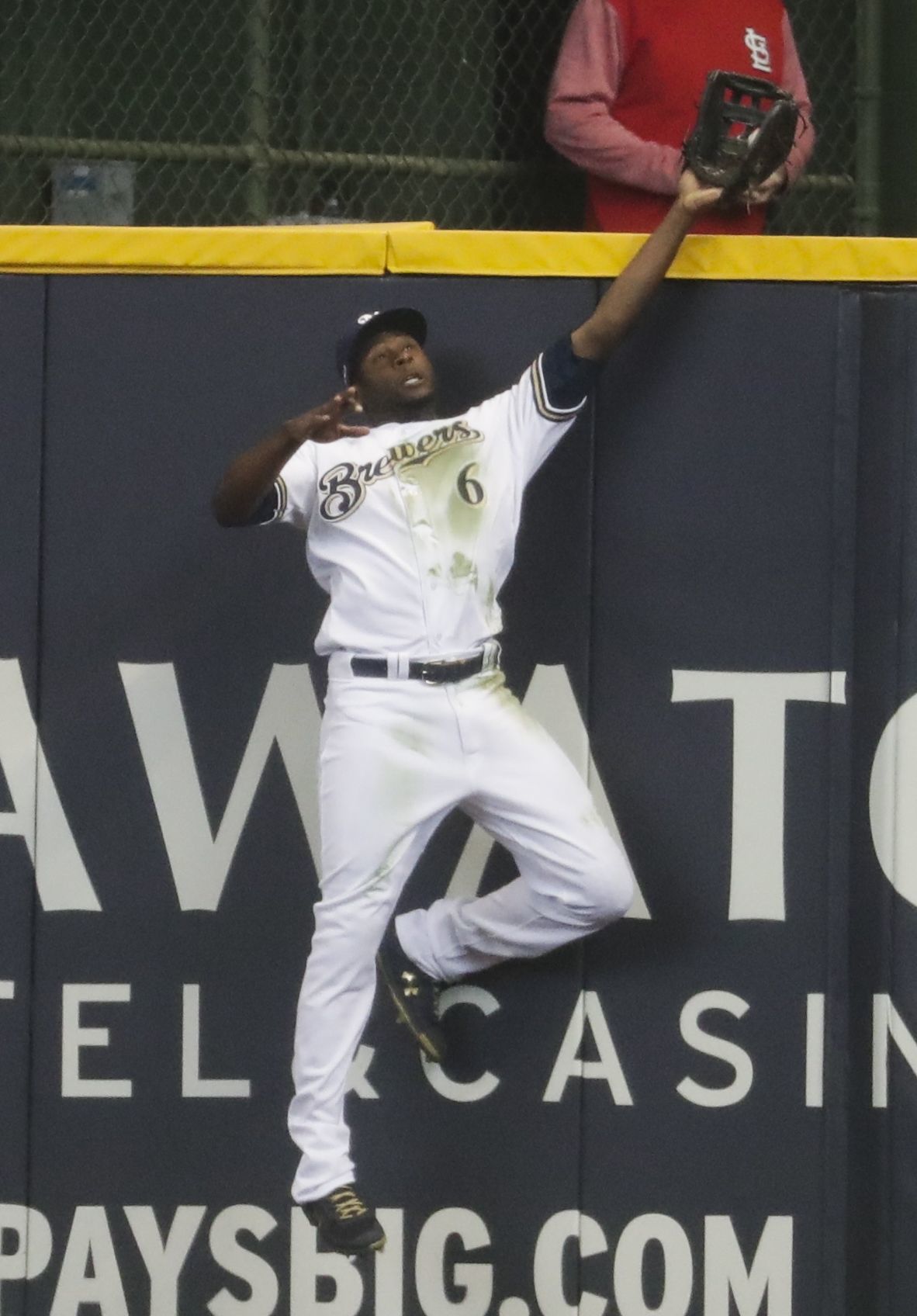 Cardinals, Brewers open baseball season